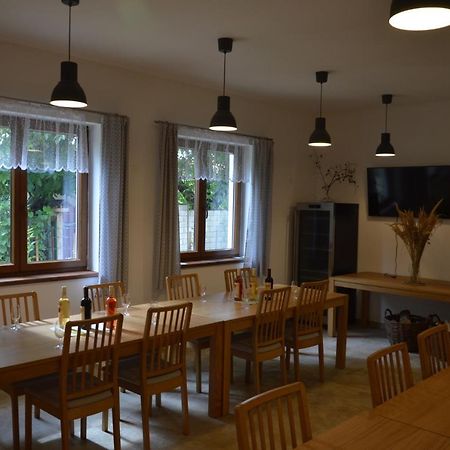 Penzion V Rodinnem Vinarstvi Kadubcovi Lipov Exteriör bild