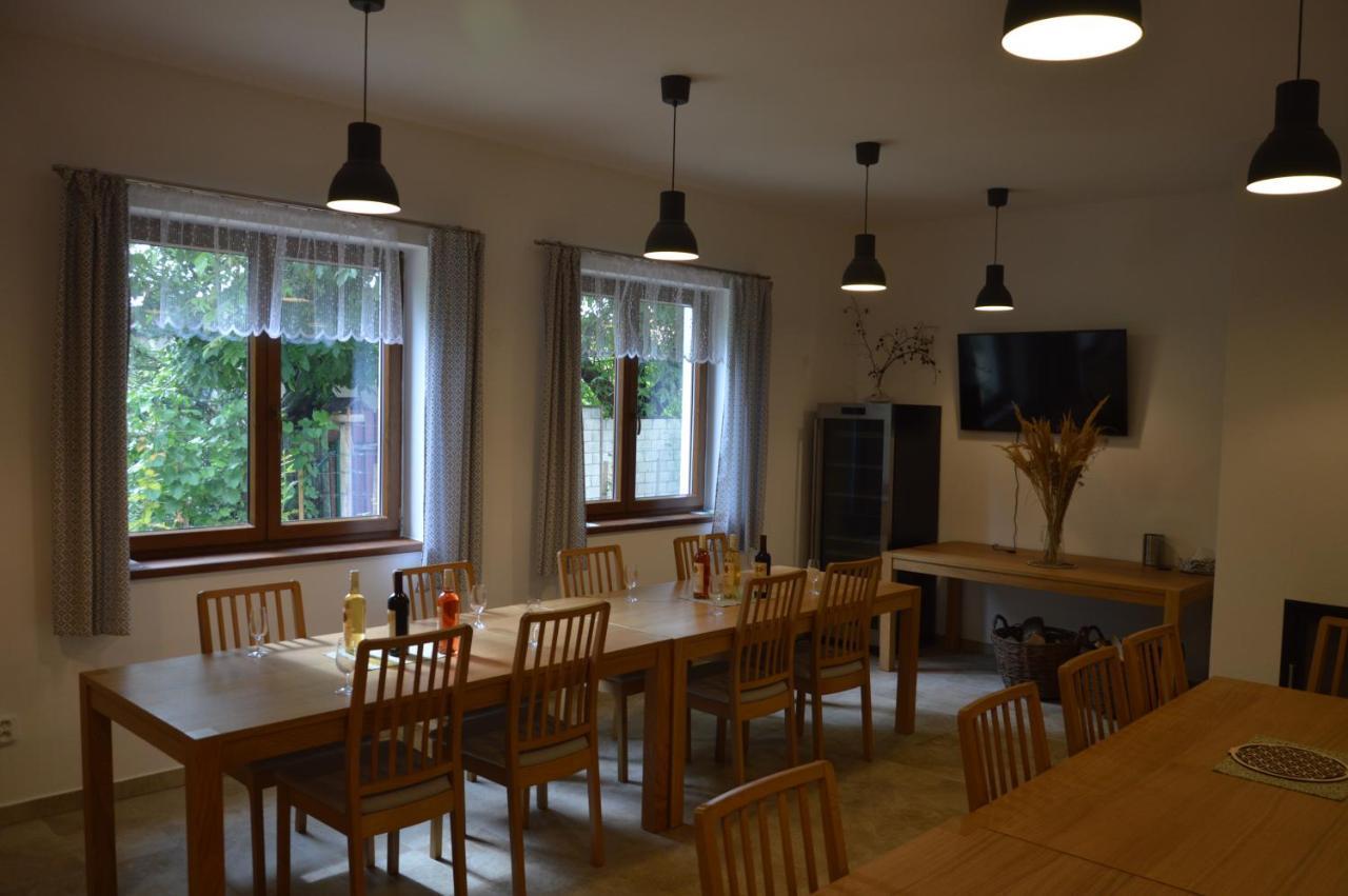 Penzion V Rodinnem Vinarstvi Kadubcovi Lipov Exteriör bild